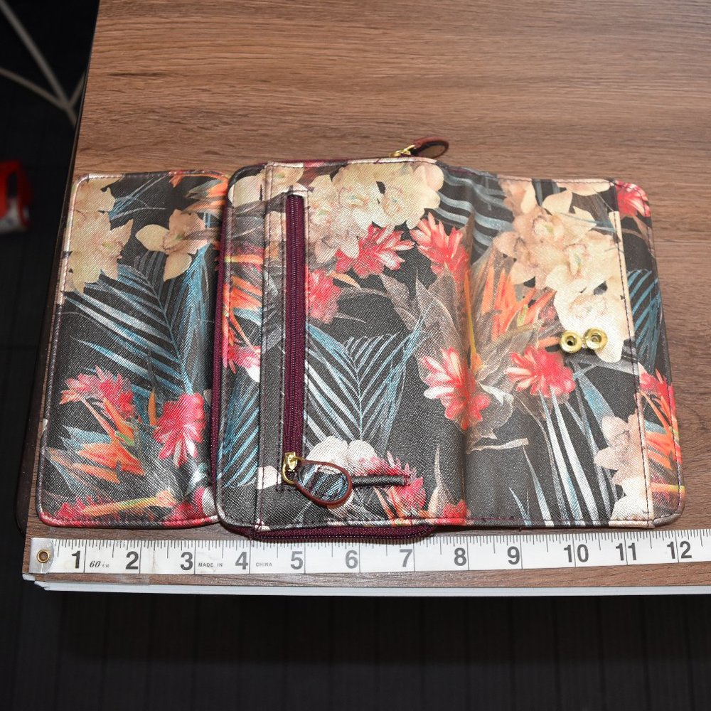 USED Wallet - Picture 11 of 15